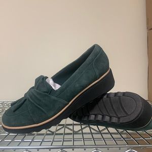 Clarks Emerald Suede Knot - Size 10